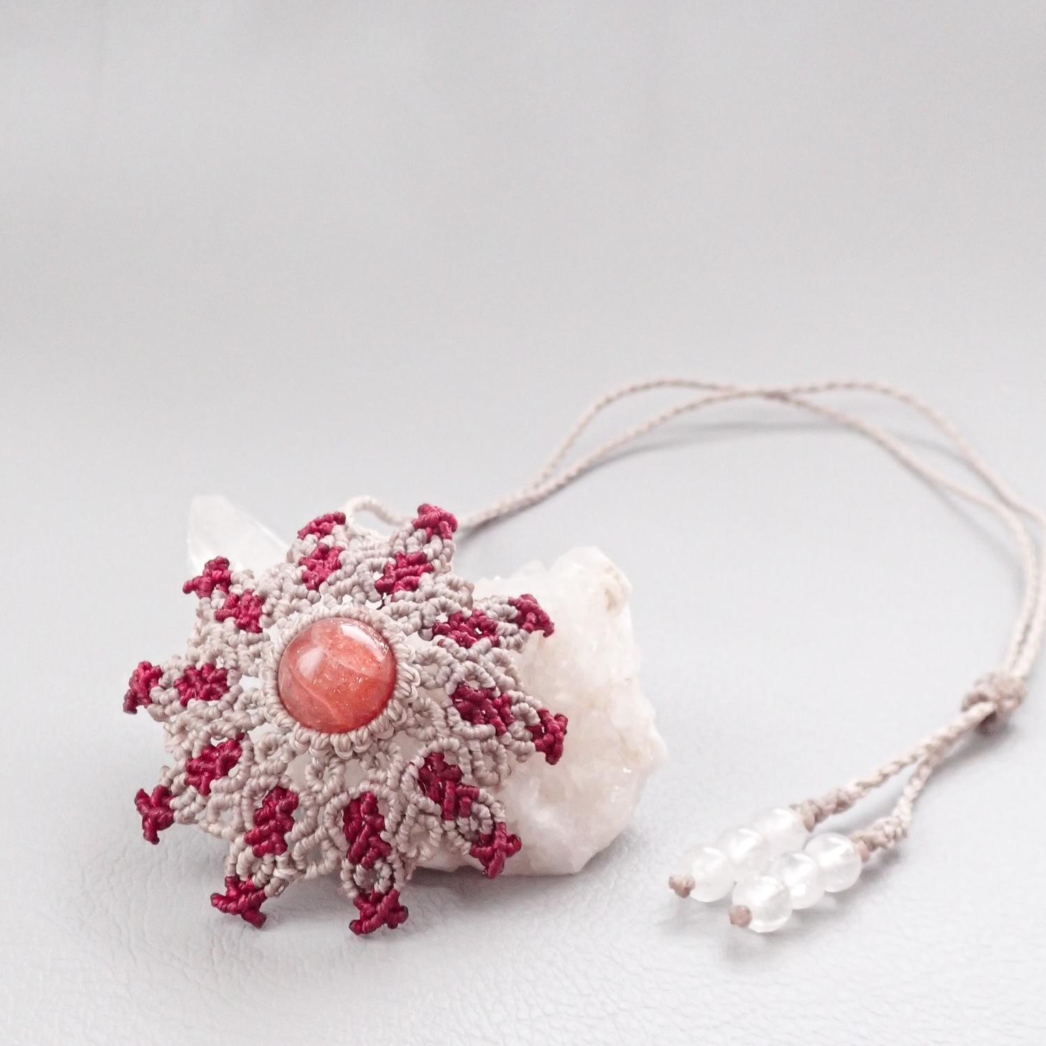 サンストーン 太陽モチーフのマクラメネックレス | 2枚目