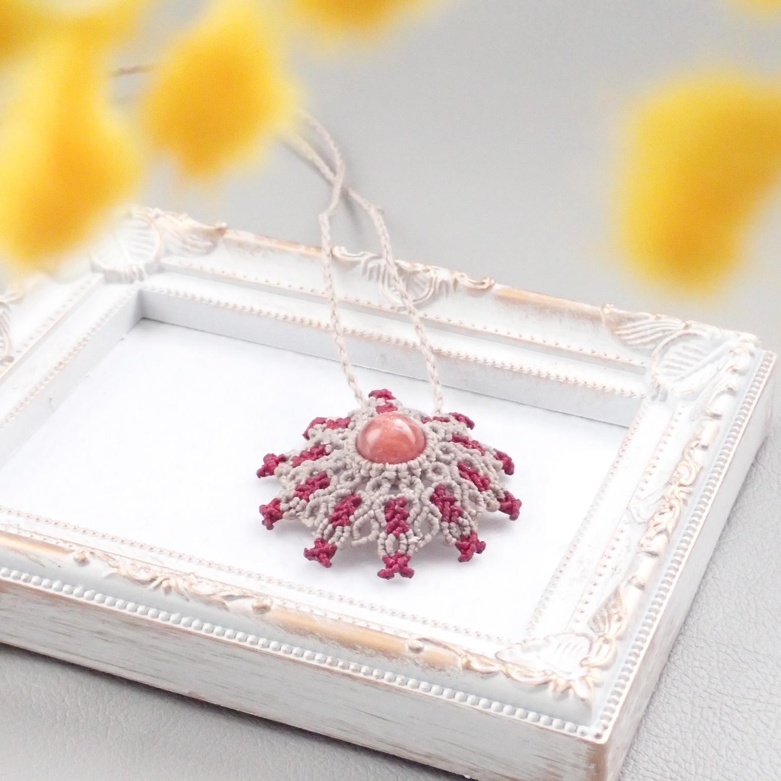 サンストーン 太陽モチーフのマクラメネックレス | 3枚目