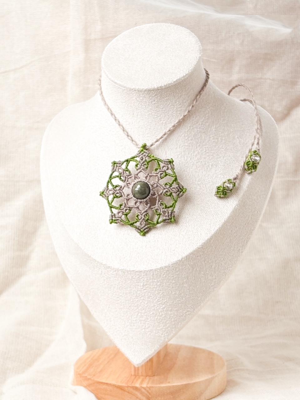 大地の記憶を編む　かんらん岩ペンダント（北海道・様似町産）