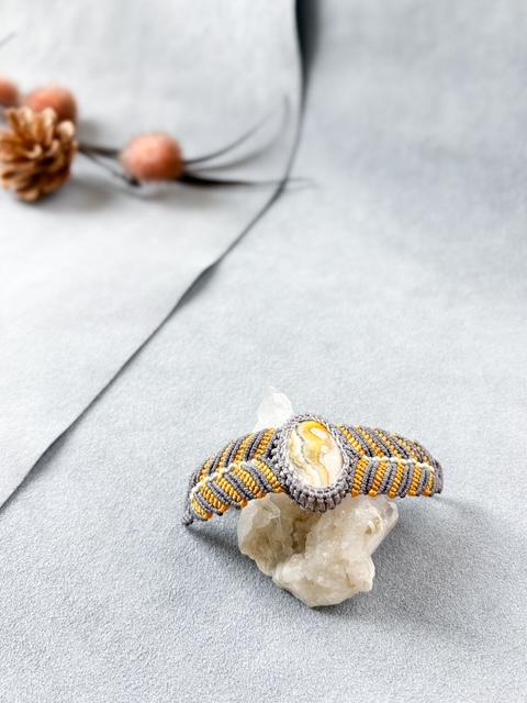 バンブルビージャスパーのマクラメブレスレット