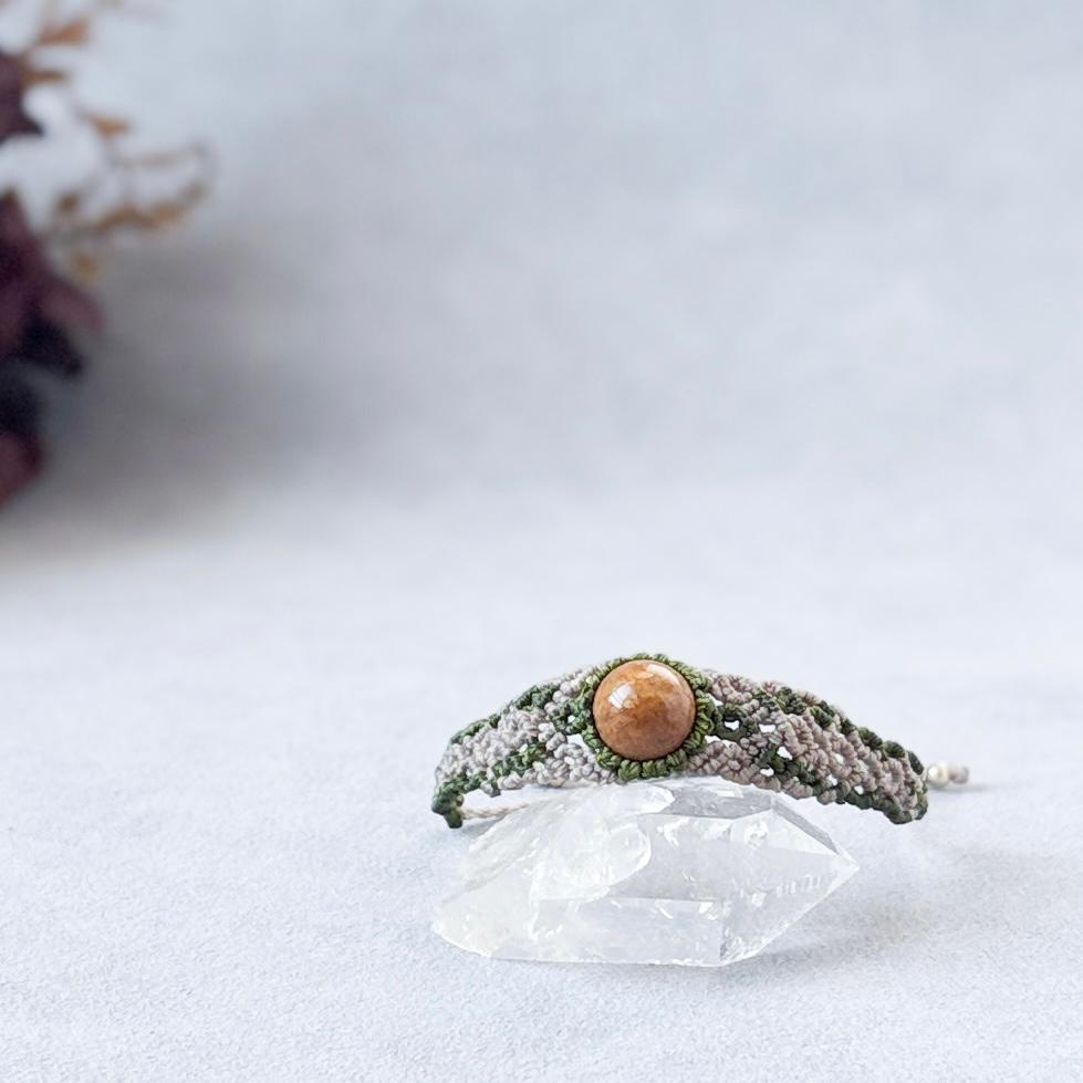 北海道産カムイコタン〈黄金〉マクラメブレスレット